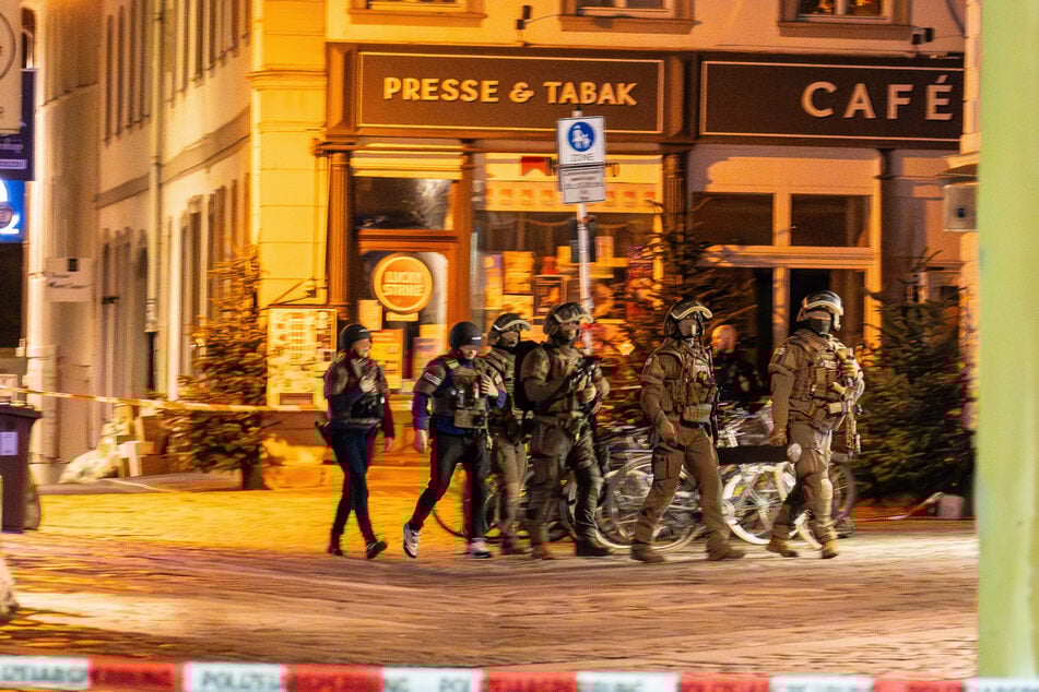 Das SEK stürmte das Mehrfamilienhaus in Bamberg.