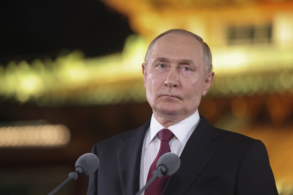 Der russische Präsident Wladimir Putin (72) während einer Pressekonferenz am Ende seines China-Besuchs.