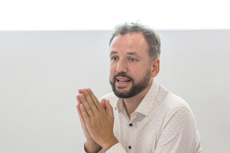 Burkhard Naumann (38) von der Gewerkschaft GEW fordert für Sachsens Landesbedienstete sieben Prozent mehr Gehalt.