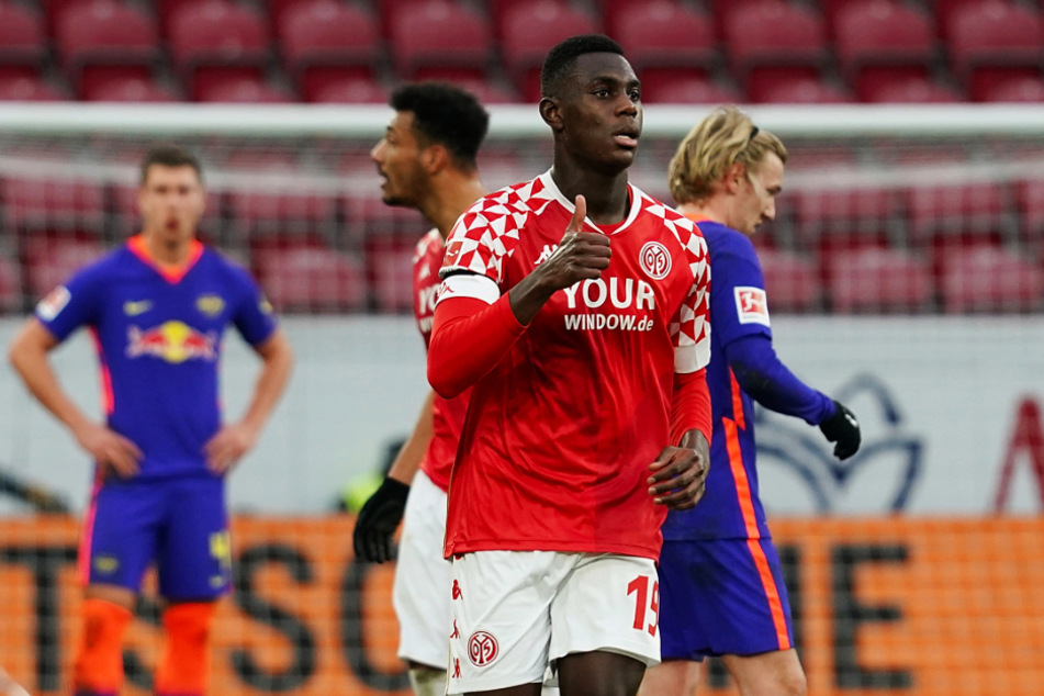 Innenverteidiger Moussa Niakhate (vorne) erzielte für Mainz einen Doppelpack gegen RB Leipzig.