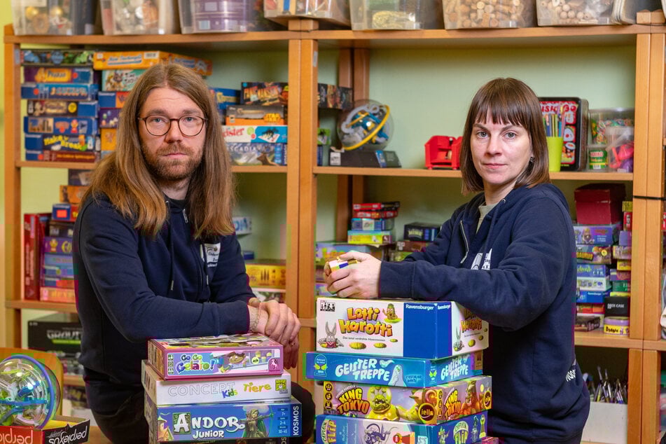 Die Sozialpädagogen David Morgenroth (37) und Claudia Elle (41) sind erleichtert.