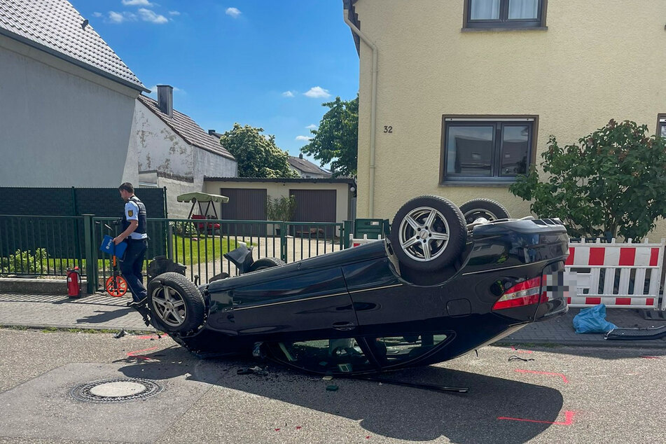 Mitten in einem Wohngebiet verlor der Unfallfahrer die Kontrolle über seinen Wagen.