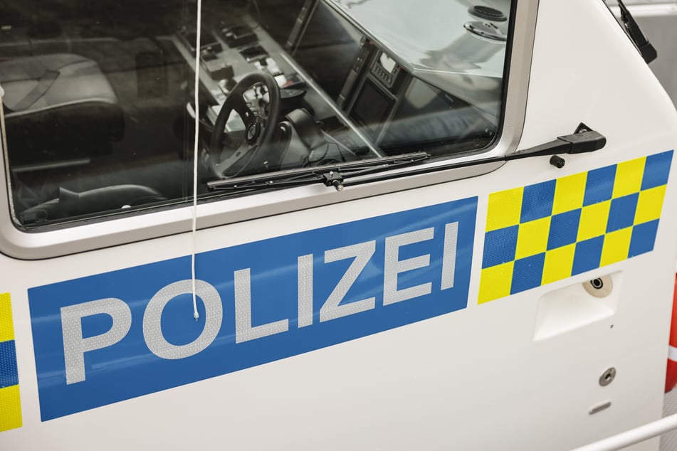 Die Wasserschutzpolizei kam dem Ehepaar zu Hilfe. (Symbolbild)