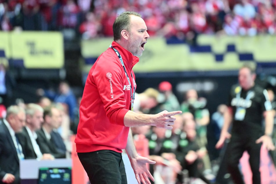 Das Team von Kroatien-Coach Dagur Sigurdsson (52) führen zur Pause.