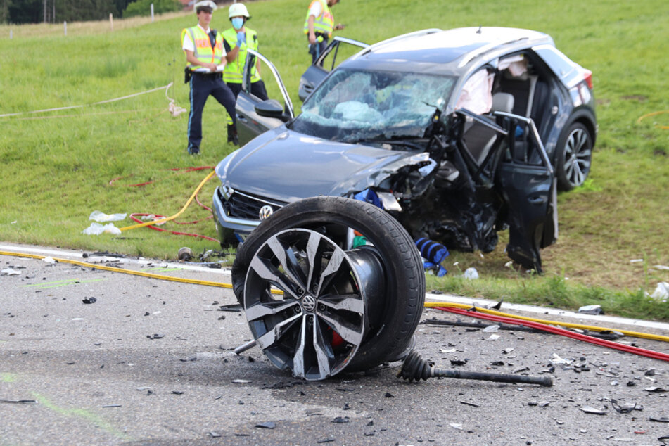 Bei dem Unfall sind am Samstag zwei Menschen schwer verletzt worden.