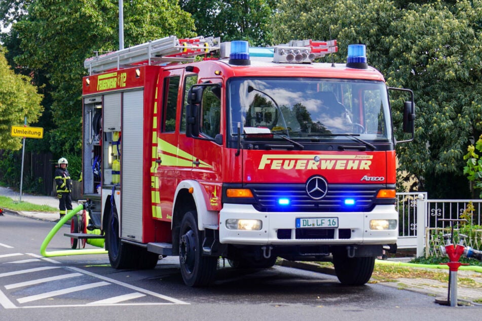Insgesamt waren fünf Fahrzeuge und 22 Einsatzkräfte der Feuerwehr vor Ort.