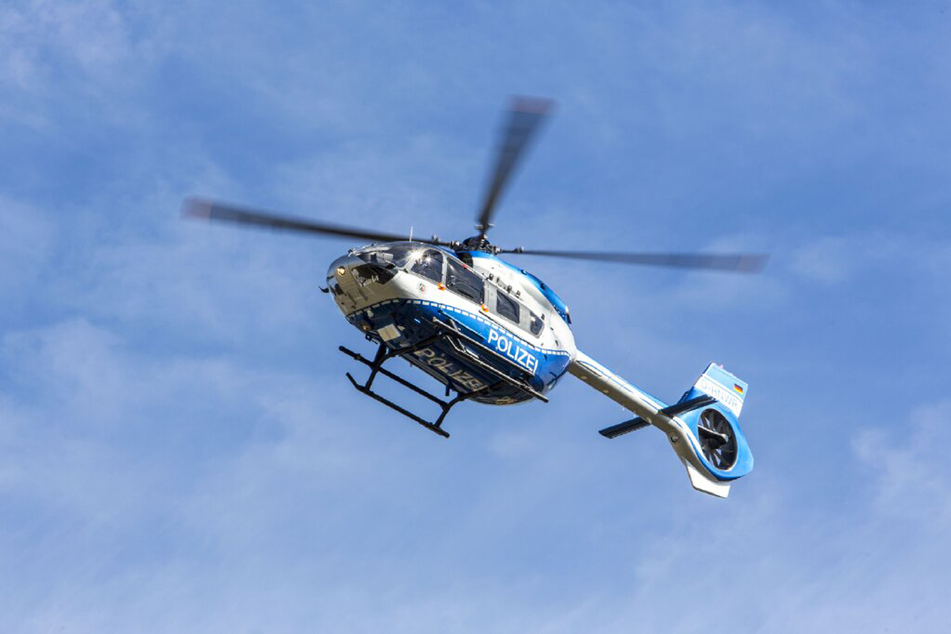 Nach einem Unfall, bei dem vier Autoinsassen schwer verletzt wurden, war ein Hubschrauber im Einsatz. (Symbolbild)