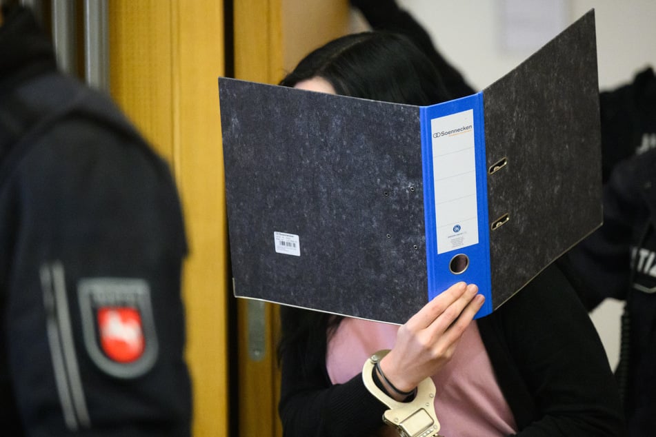 Lebensversicherung als Motiv? Frau versucht Ehemann mit Ameisensäure zu töten