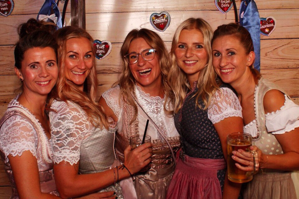 Schicke Dirndl sorgen für ein waschechtes Oktoberfest-Feeling.