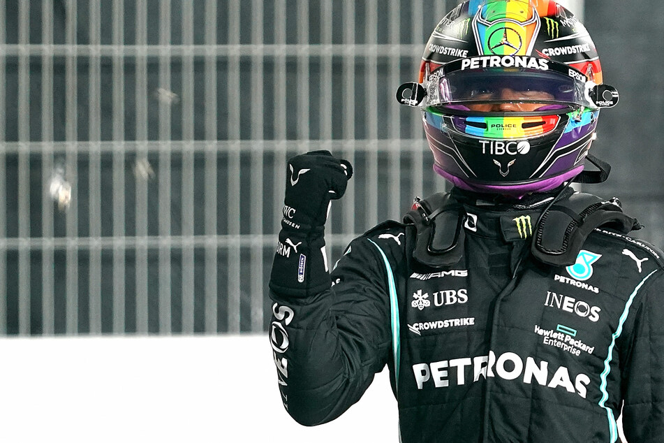Hamilton gewinnt Formel-1-Premiere in Katar und macht Titelkampf spannend