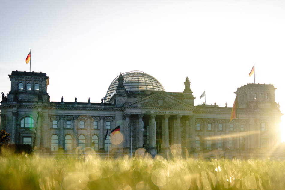 Der Termin für die turnusmäßig 2021 stattfindende Bundestagswahl steht noch nicht fest. Es wird erwartet, dass der Bundespräsident Anfang 2021 den Wahltermin bekannt gibt.