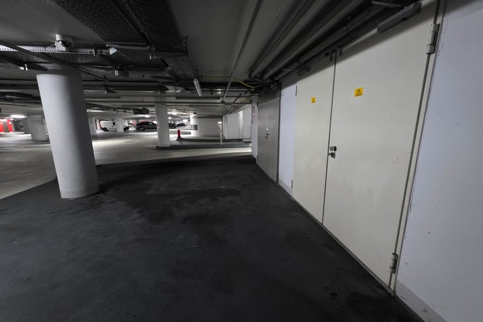 Der 43-Jährige suchte offenbar in einem Traforaum nach Unterschlupf.