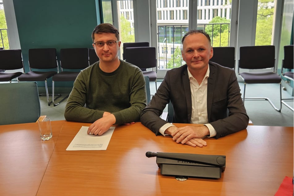 Benjamin Keckeis (26, l.) wechselte von der BSW-Fraktion in die Linksfraktion, deren Fraktionschef André Schollbach (46, r.) ist.