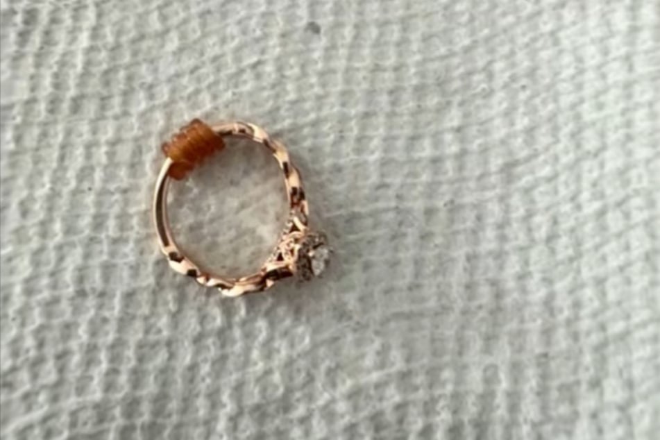 Nach gründlicher Reinigung wieder benutzbar: der Verlobungsring.