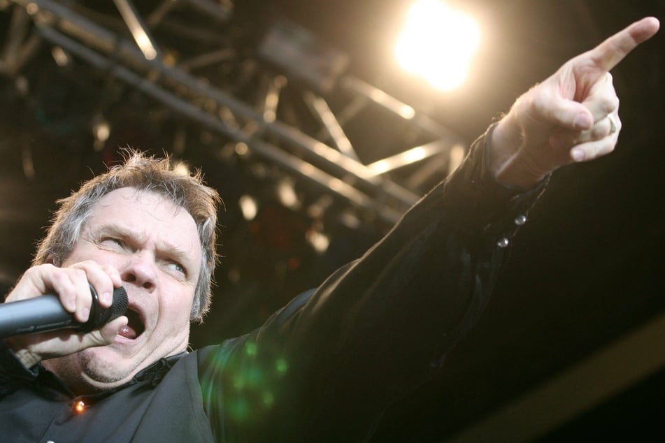 Meat Loaf performs live at a concert in 2008 (archive image).