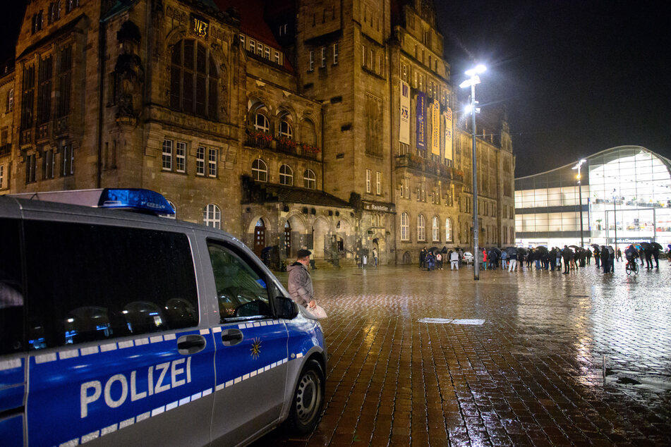 Etwa 60 Teilnehmer kamen am Freitag zur Demo auf den Neumarkt.