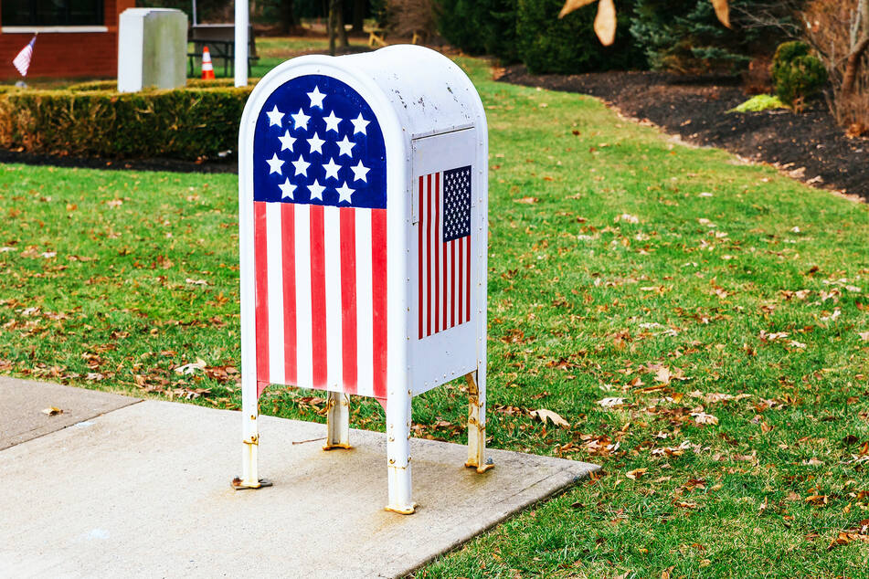 Here is a star-spengled mailbox (stock image).