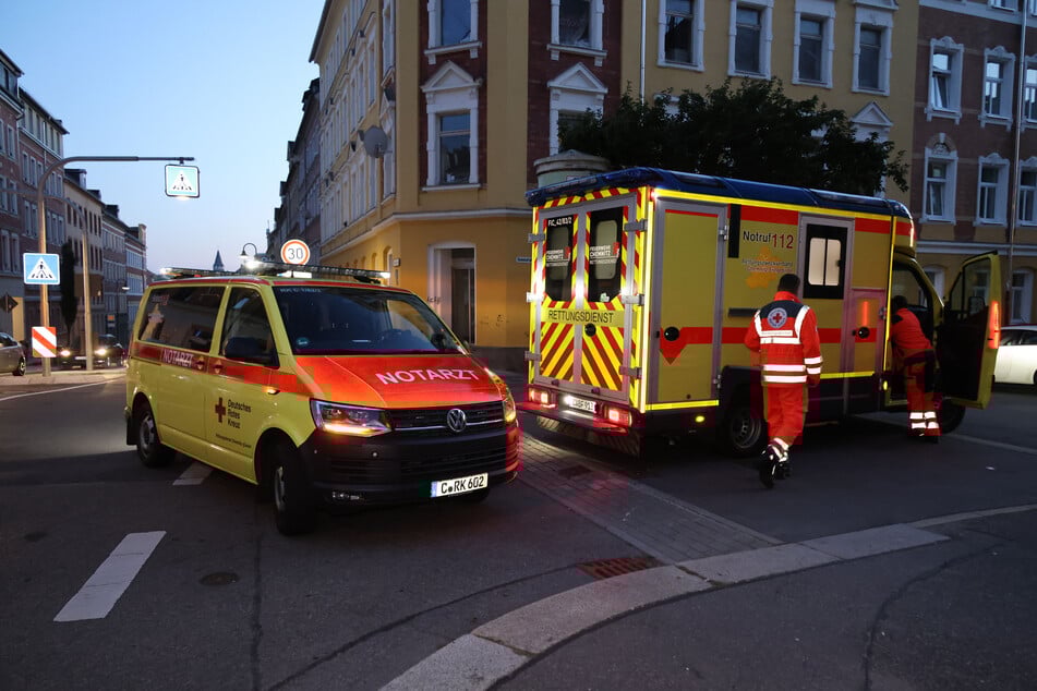 Auf der Zietenstraße in Chemnitz wurde am Donnerstagabend ein Kind (8) von einem Auto erfasst.