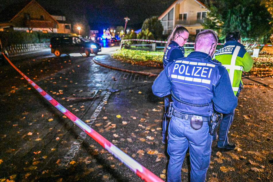 Am Tatort in der Königsbronner Straße suchte die Polizei am Samstagabend nach Patronenhülsen.