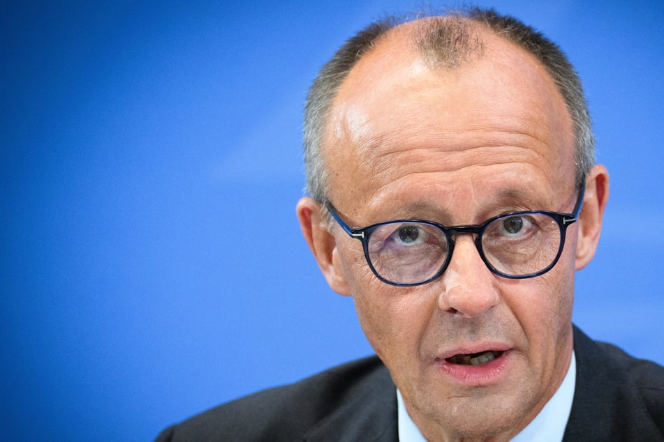 Gravierende Sicherheitslücke: Handynummern von Merz und Co. im Netz auffindbar