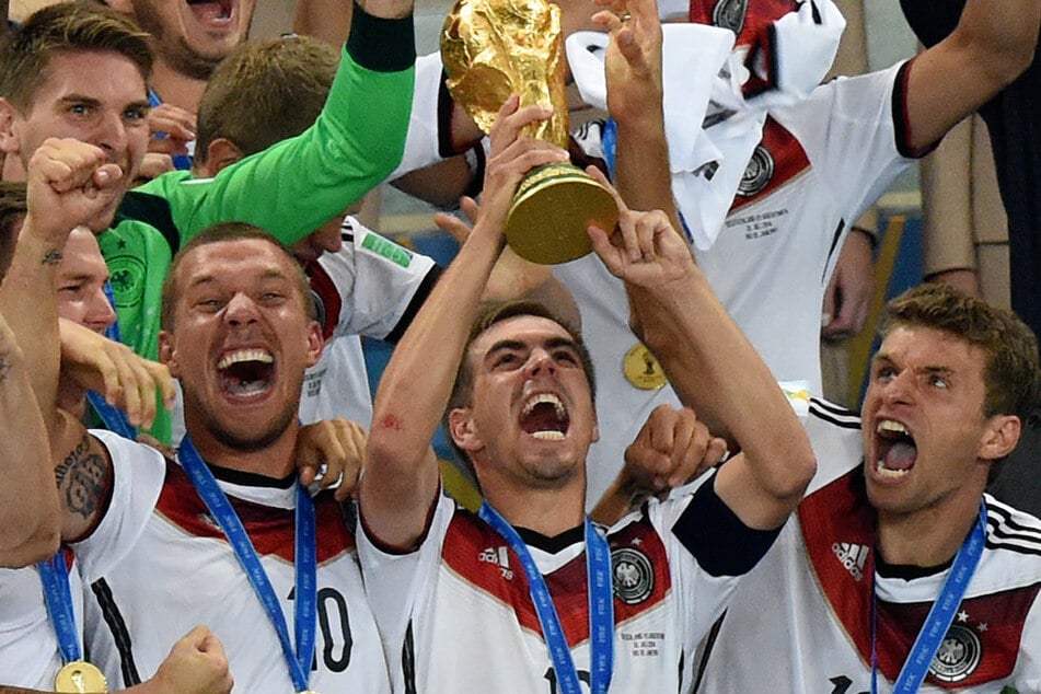 Den größten Triumph seiner Karriere feierte Lukas Podolski (l.) mit dem Weltmeistertitel 2014.