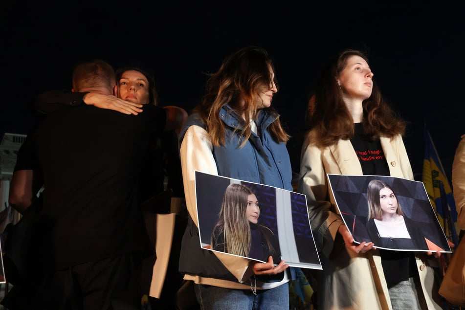 Aktivisten gedenken der in russischer Gefangenschaft verstorbenen ukrainischen Journalistin Wiktoria Roschtschyna (†27).