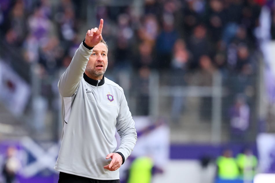 Christoph Dabrowski (47) versucht, seine Veilchen in die richtige Richtung zu lenken.