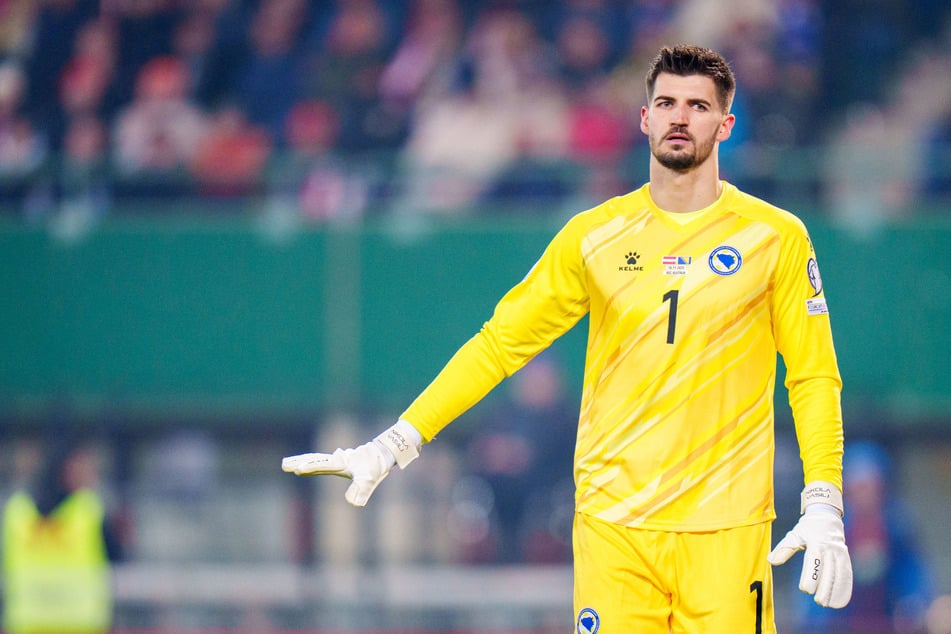Nikola Vasilj verpasste mit der bosnischen Nationalmannschaft die direkte WM-Qualifikation und muss in die Play-offs.