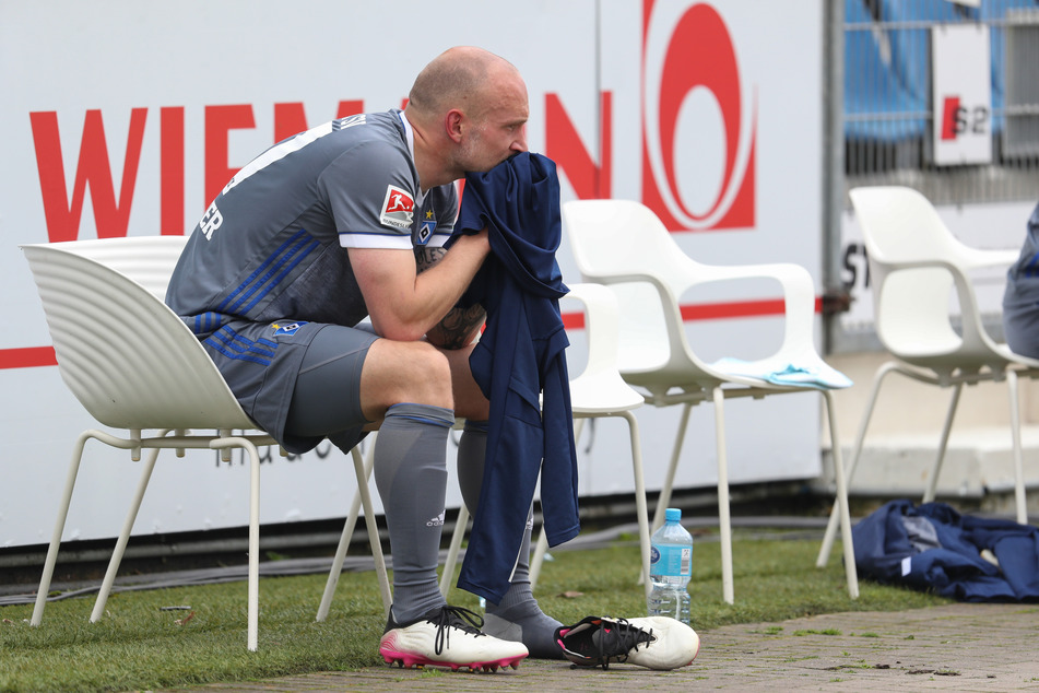 Frust auch bei HSV-Abwehrchef Toni Leistner (30). Der Innenverteidiger enttäuschte ebenfalls in Osnabrück und konnte die Niederlage nicht verhindern.