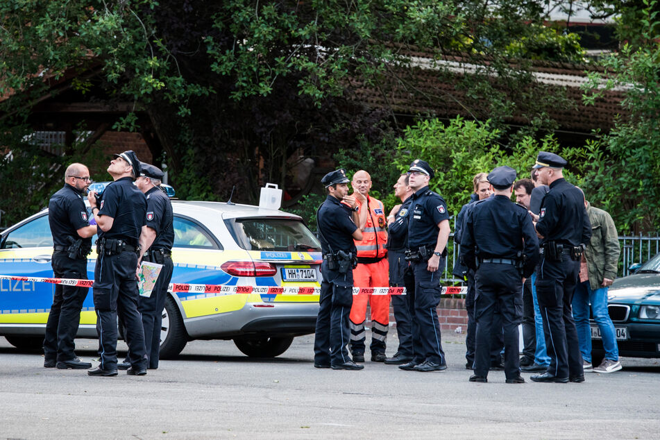 27. Juni 2019: Polizisten stehen am Tatort, an dem ein 26-Jähriger erschossen wurde. Dem Täter droht nun eine lebenslange Haft.