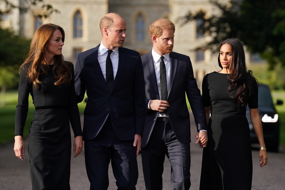 Kate (40, l-r), Prinzessin von Wales, Prinz William (40), Prinz Harry (38) und seine Frau Meghan (41): Eskaliert es wegen der Netflix-Doku bei den Brüdern?