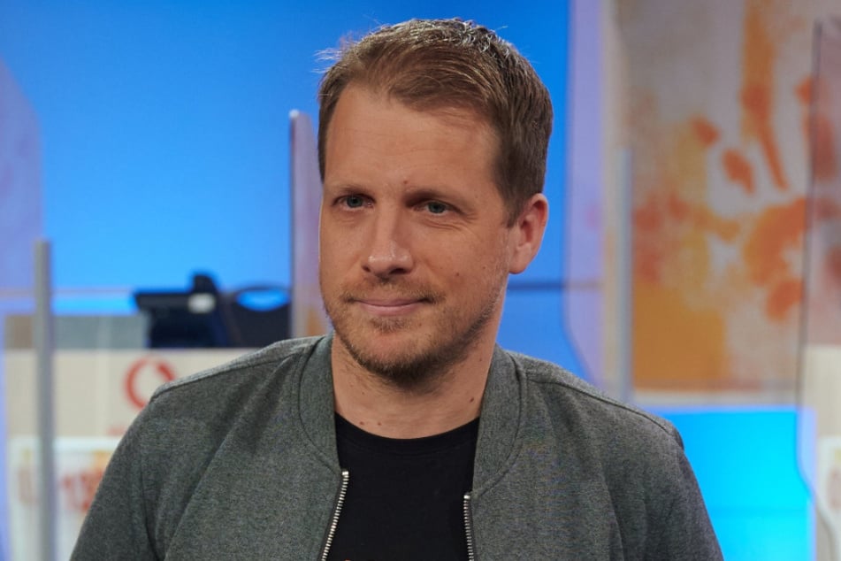Der Comedian schaut beim Thema Flugbuchungen immer wieder aufs Geld.