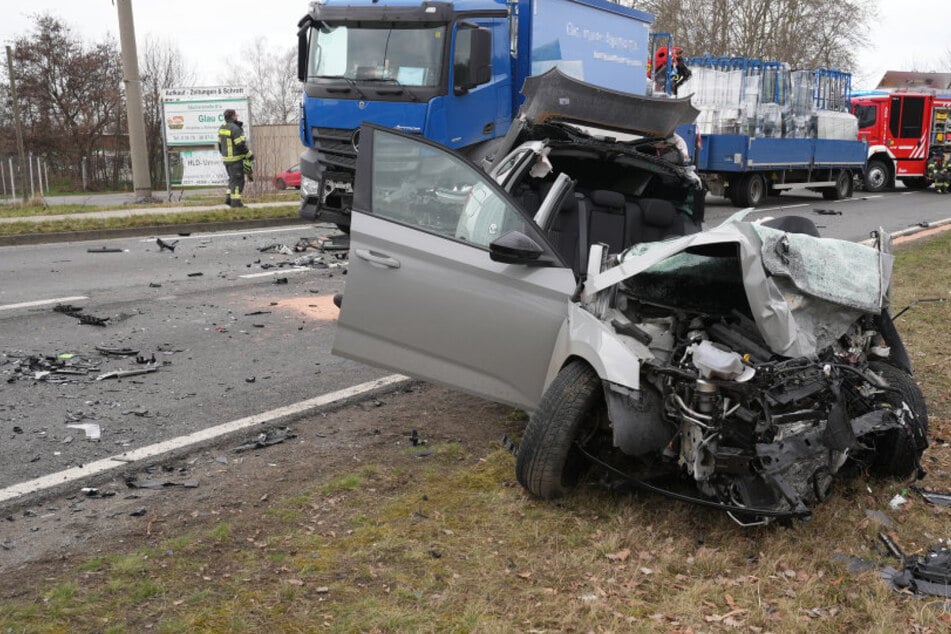 Tödlicher Unfall in Sachsen: Skoda-Fahrer (†25) verstirbt vor Ort