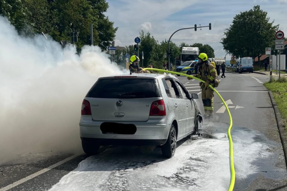 Die Fahrbahn der Meiersberger Straße musste nach den Löscharbeiten gereinigt werden.