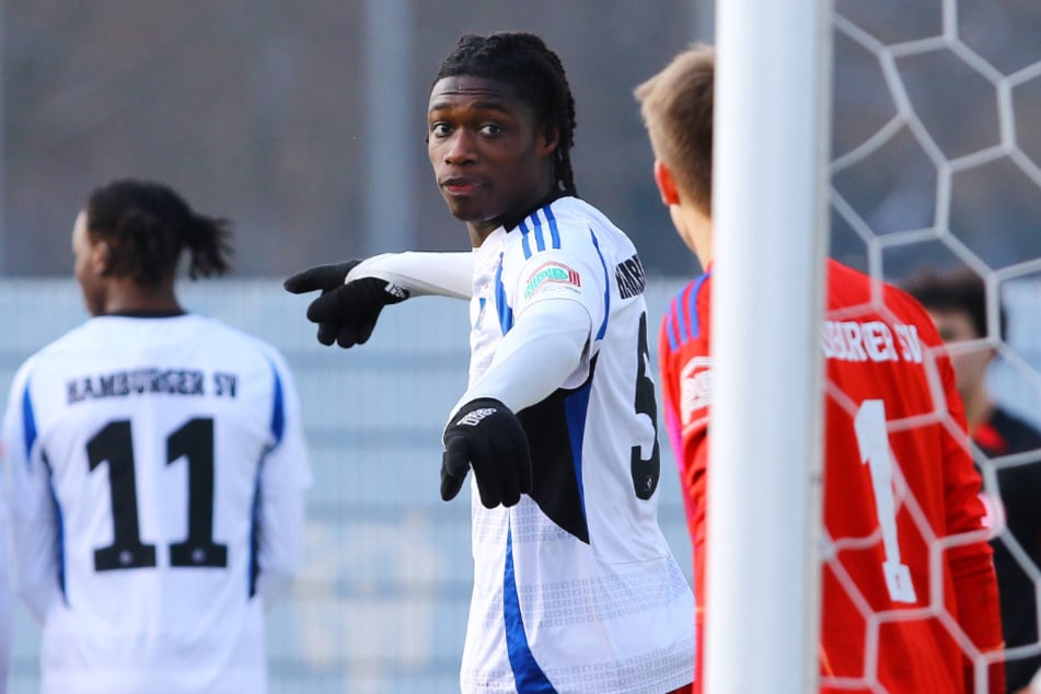 HSV-Juwel Shafiq Nandja (18, M.) soll das Interesse des FC Turin geweckt haben. Die Rothosen sollen sogar schon ein schriftliches Angebot vorliegen haben. (Archivfoto)