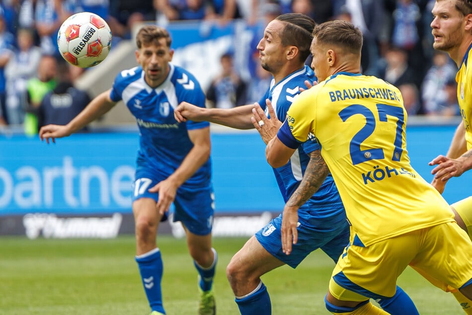 Das Auftaktspiel der letzten Saison verloren die Magdeburger rund um Baris Atik (31, M.) mit 0:1.