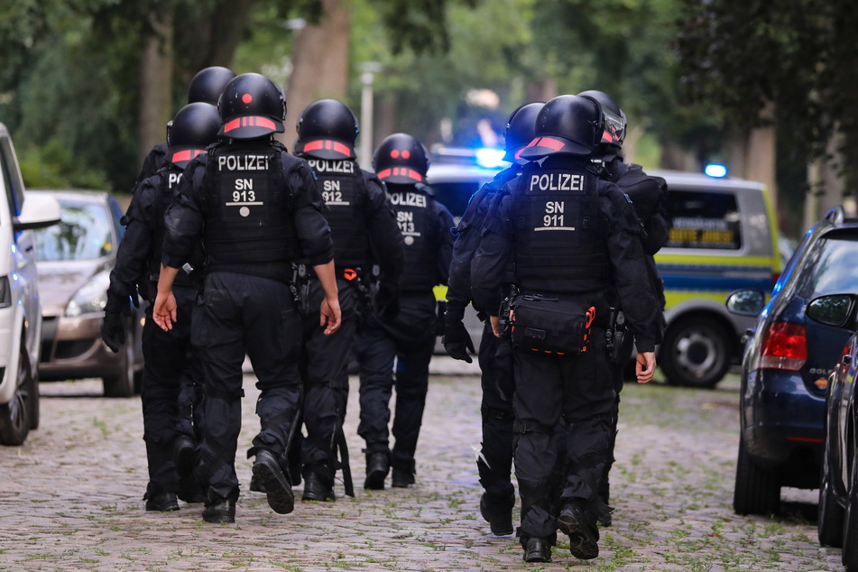 Die Bereitschaftspolizei in Sachsen sichert vor allem Großereignisse wie Fußballspiele und Demonstrationen ab - nun soll sie auch noch als "Grenztruppe" agieren.