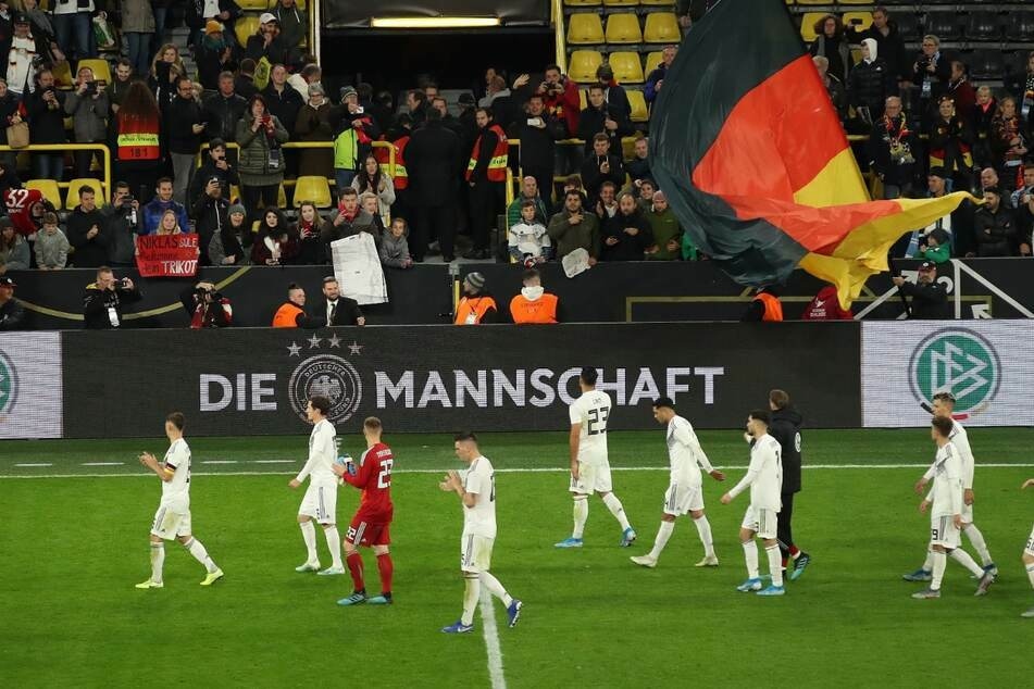 Der DFB will beim nächstmöglichen Heimspiel der Nationalmannschaft mit Zuschauern ausschließlich Freikarten verteilen.