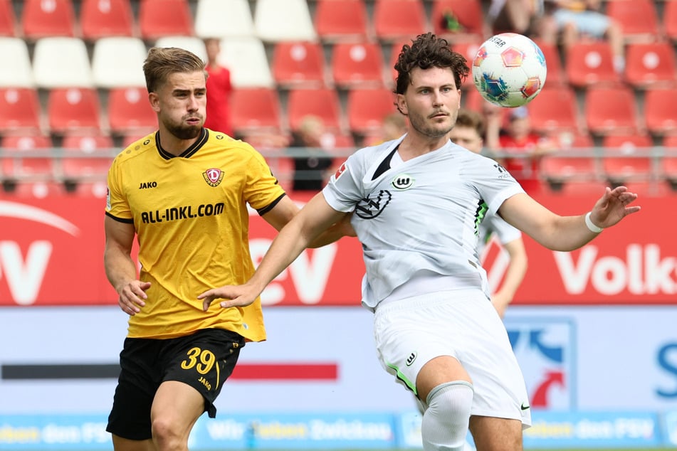 Jonas Wind (26, r.) traf per Kopf zur zwischenzeitlichen 1:0-Führung der Wolfsburger.