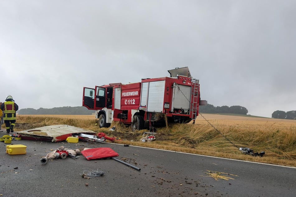 Am Samstagmorgen verunfallte ein Feuerwehrfahrzeug in Mittelsachsen.