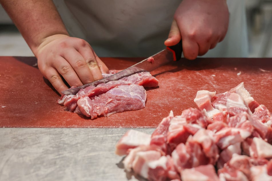 Anscheinend nach dem Verzehr von Fleisch sind Kinder im Norden Frankreichs schwer erkrankt. Ein Kind ist verstorben. (Symbolfoto)