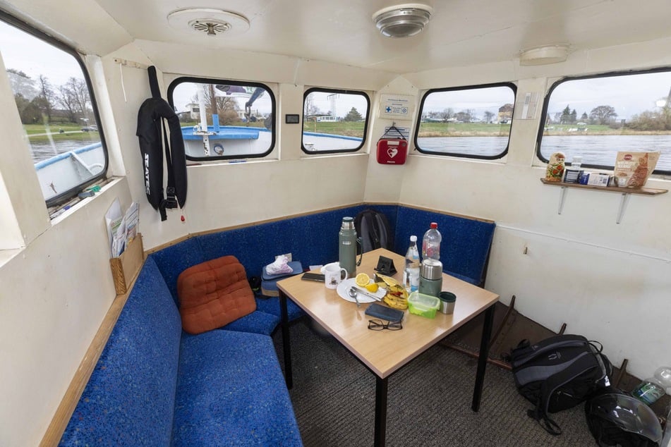 Für Tüftler besonders spannend: Die alte Personenfähre könnte mit handwerklichem Geschick sogar zu einem Hausboot umgebaut werden.