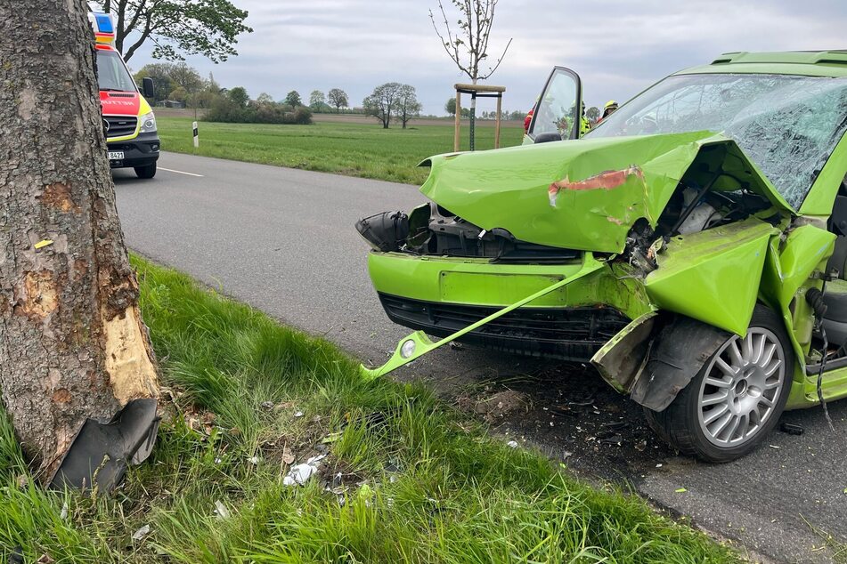 Der VW-Lupo des Schwerverletzten wurde durch den Unfall schwer beschädigt.