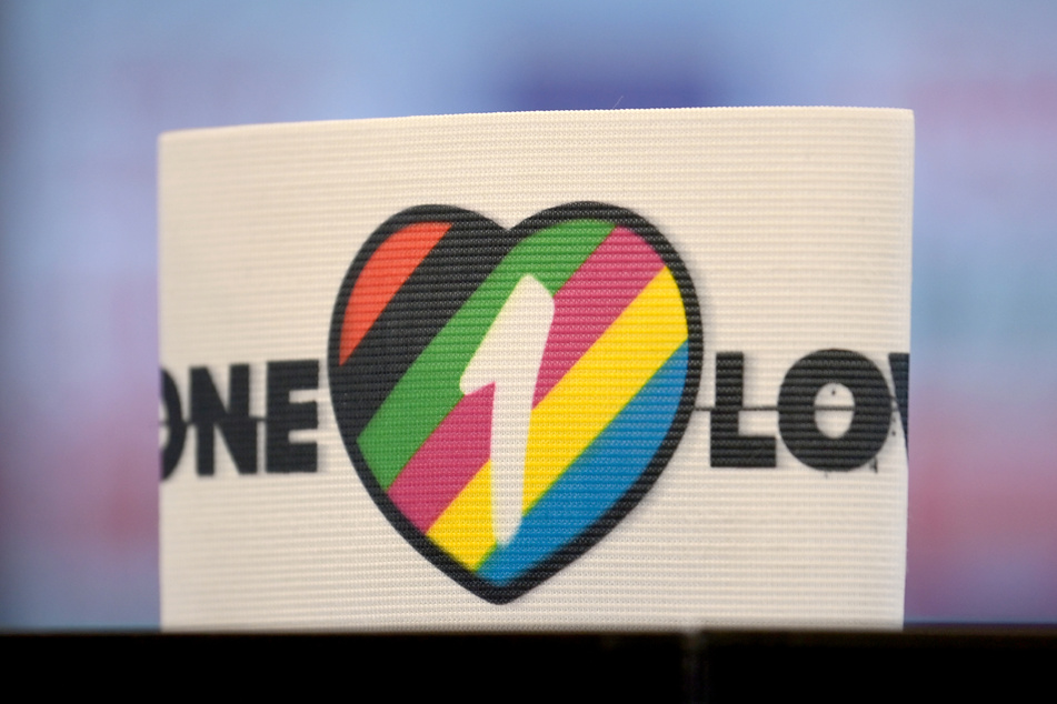 Ein Stück Stoff mit großer Bedeutung. Die "One Love"-Binde löste einen handfesten Eklat zwischen der FIFA und den europäischen Nationen aus.