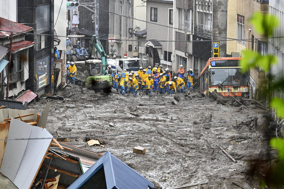 Enorme deslizamiento de tierra en Japón: decenas de desaparecidos y tres muertos