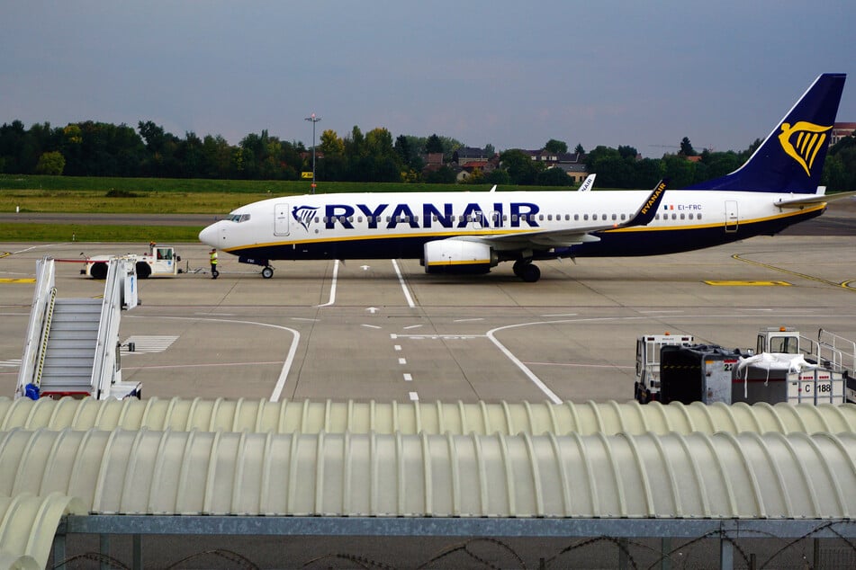Bomb threat at Ryanair: Police storm aircraft