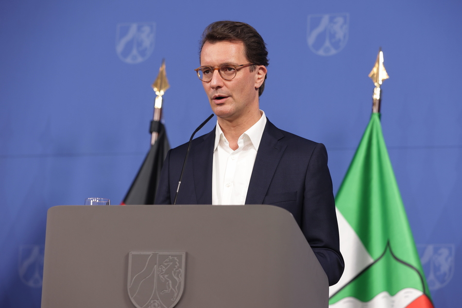 NRW-Ministerpräsident Hendrik Wüst (46, CDU) sprach am Donnerstag bei einem Gedenken des Düsseldorfer Landtags über den Anschlag aus dem Jahre 2016.