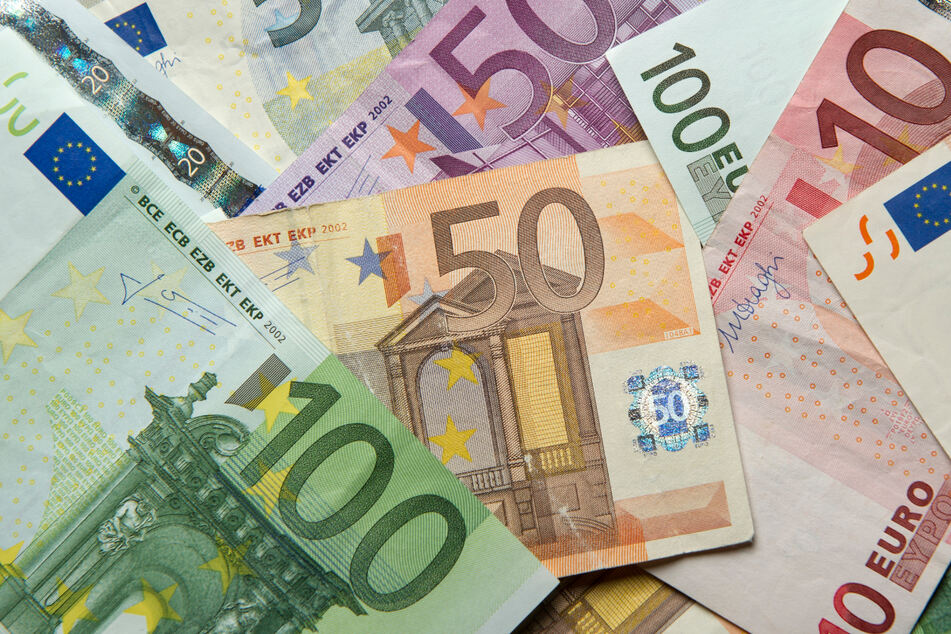 Das ist eine Menge Geld: Im zweiten Quartal sank das deutsche Bruttoinlandsprodukt um mehr als zehn Prozent. (Symboldbild)