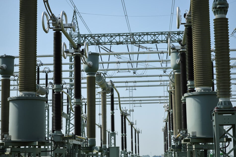 Mit den Starkstromtrassen will der Energieversorger Umspannwerke verbinden. (Symbolfoto)