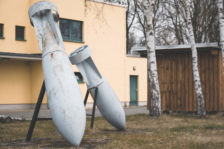 Diese Bomben dienen dem KMBD Sachsen als Schulungsmittel. 2022 wurden in Sachsen über 150 Tonnen an Kampfmitteln gefunden und geborgen.